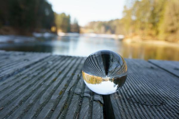 Mit der Glaskugel am Eginger See